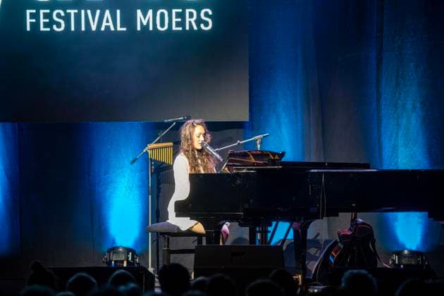 50 Jahre Comedy Arts, Gala in der Enni-Eventhalle ** NUR FÜR REDAKTIONELLE ZWECKE ** EDITORIAL USE ONLY **<p>Interpreten und Zuschauer befinden sich am 19.9.2026 der Enni-Eventhallein Moers und das Duo Felice &amp; Cortes steht auf der Bühne. Zum Jubiläum wird eine große Gala aufgeführt. Foto : Arnulf Stoffel Funke Foto Services < p> Buntes Deutschland NRW Moers Copyright: ArnulfxStoffel