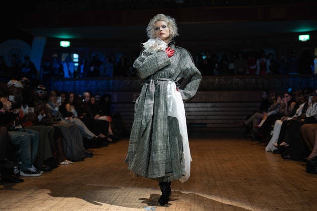 Yuhan Ao Spring Summer 2027 at London Fashion Week A model walks the runway at the Yuhan Ao Spring Summer 2027 show during London Fashion Week, London, UK, 19 September 2026., Credit:Lounis Tiar Avalon United Kingtom, London  Copyright: xLounisxTiarx xAvalonx 1136545584
