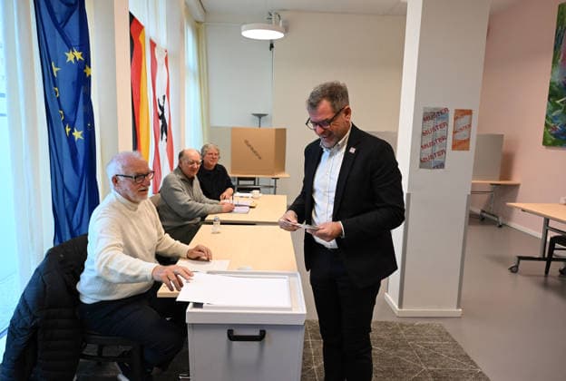 Greens Lead Candidate Werner Graf casts his ballot at a polling station in Berlin BERLIN, GERMANY – SEPTEMBER 20: Greens Lead Candidate Werner Graf casts his ballot at a polling station in Berlin, Germany, on September 20, 2026. The Berlin House of Representatives election takes place on September 20, 2026. Volodymyr Sindieiev Anadolu Berlin Germany. Editorial use only. Please get in touch for any other usage.  Copyright: x2026xAnadoluxVolodymyrxSindieievx
