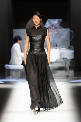 Hu Bing Selects: Urban Grace Spring Summer 2027 at London Fashion Week LONDON, ENGLAND - SEPTEMBER 19: A model walks the runway at the Hu Bing Selects: Urban Grace show during London Fashion Week 2026 on September 19, 2026 in London, England., Credit:Pupat Chenaksara Avalon UK, London  Copyright: xPupatxChenaksarax xAvalonx 1136495410