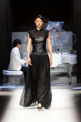 Hu Bing Selects: Urban Grace Spring Summer 2027 at London Fashion Week LONDON, ENGLAND - SEPTEMBER 19: A model walks the runway at the Hu Bing Selects: Urban Grace show during London Fashion Week 2026 on September 19, 2026 in London, England., Credit:Pupat Chenaksara Avalon UK, London  Copyright: xPupatxChenaksarax xAvalonx 1136495434