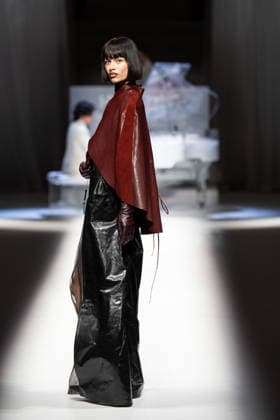 Hu Bing Selects: Urban Grace Spring Summer 2027 at London Fashion Week LONDON, ENGLAND - SEPTEMBER 19: A model walks the runway at the Hu Bing Selects: Urban Grace show during London Fashion Week 2026 on September 19, 2026 in London, England., Credit:Pupat Chenaksara Avalon UK, London  Copyright: xPupatxChenaksarax xAvalonx 1136495443