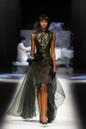 Hu Bing Selects: Urban Grace Spring Summer 2027 at London Fashion Week LONDON, ENGLAND - SEPTEMBER 19: A model walks the runway at the Hu Bing Selects: Urban Grace show during London Fashion Week 2026 on September 19, 2026 in London, England., Credit:Pupat Chenaksara Avalon UK, London  Copyright: xPupatxChenaksarax xAvalonx 1136495479