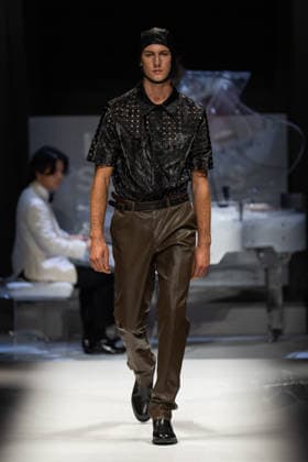 Hu Bing Selects: Urban Grace Spring Summer 2027 at London Fashion Week LONDON, ENGLAND - SEPTEMBER 19: A model walks the runway at the Hu Bing Selects: Urban Grace show during London Fashion Week 2026 on September 19, 2026 in London, England., Credit:Pupat Chenaksara Avalon UK, London  Copyright: xPupatxChenaksarax xAvalonx 1136495720