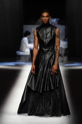 Hu Bing Selects: Urban Grace Spring Summer 2027 at London Fashion Week LONDON, ENGLAND - SEPTEMBER 19: A model walks the runway at the Hu Bing Selects: Urban Grace show during London Fashion Week 2026 on September 19, 2026 in London, England., Credit:Pupat Chenaksara Avalon UK, London  Copyright: xPupatxChenaksarax xAvalonx 1136495819