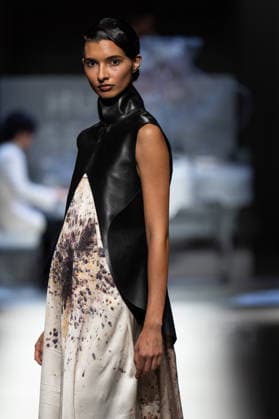 Hu Bing Selects: Urban Grace Spring Summer 2027 at London Fashion Week LONDON, ENGLAND - SEPTEMBER 19: A model walks the runway at the Hu Bing Selects: Urban Grace show during London Fashion Week 2026 on September 19, 2026 in London, England., Credit:Pupat Chenaksara Avalon UK, London  Copyright: xPupatxChenaksarax xAvalonx 1136495840