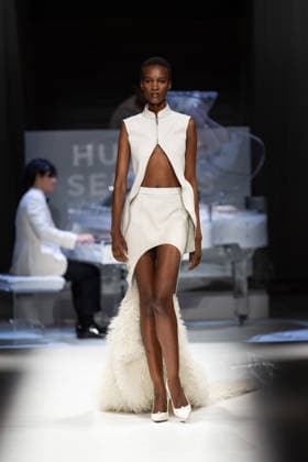 Hu Bing Selects: Urban Grace Spring Summer 2027 at London Fashion Week LONDON, ENGLAND - SEPTEMBER 19: A model walks the runway at the Hu Bing Selects: Urban Grace show during London Fashion Week 2026 on September 19, 2026 in London, England., Credit:Pupat Chenaksara Avalon UK, London  Copyright: xPupatxChenaksarax xAvalonx 1136495870