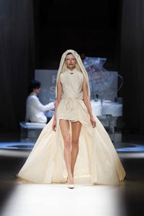 Hu Bing Selects: Urban Grace Spring Summer 2027 at London Fashion Week LONDON, ENGLAND - SEPTEMBER 19: A model walks the runway at the Hu Bing Selects: Urban Grace show during London Fashion Week 2026 on September 19, 2026 in London, England., Credit:Pupat Chenaksara Avalon UK, London  Copyright: xPupatxChenaksarax xAvalonx 1136495907