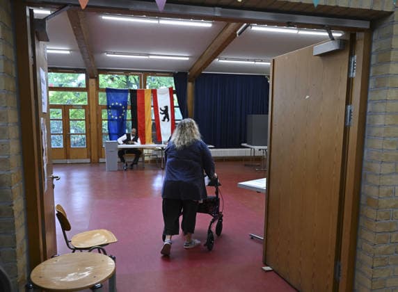 Voters head to polls for Berlin and Mecklenburg-Vorpommern state elections in Germany BERLIN, GERMANY - SEPTEMBER 20: Voters cast their ballots at a polling station in the Charlottenburg district during state elections in Berlin, Germany on September 20, 2026. Voters went to the polls for state elections in both Berlin and Mecklenburg-Vorpommern to elect their respective regional legislatures. Halil Sagirkaya Anadolu Berlin Germany. Editorial use only. Please get in touch for any other usage.  Copyright: x2026xAnadoluxHalilxSagirkayax