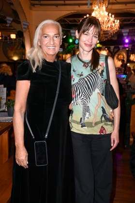 Michaela Mumm-von Oldenburg und Mona Lüders beim Wiesn-Anstich zum Oktoberfest 2026 im Hofbräu Berlin. Berlin, 19.09.2026
