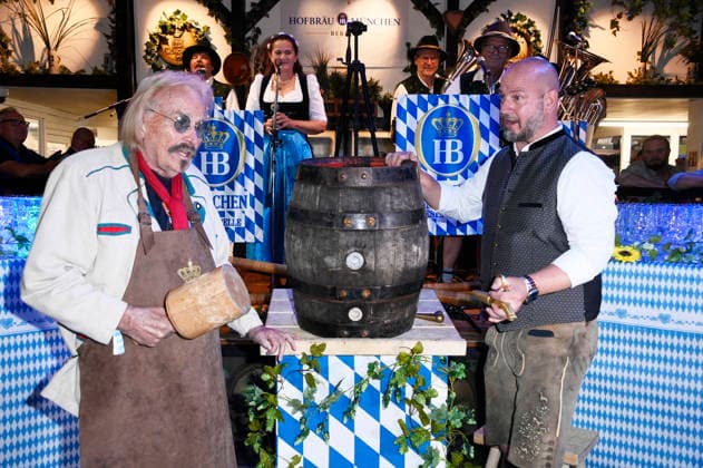 Frank Zander und Björn Schwarz beim Wiesn-Anstich zum Oktoberfest 2026 im Hofbräu Berlin. Berlin, 19.09.2026
