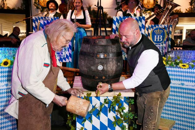 Frank Zander und Björn Schwarz beim Wiesn-Anstich zum Oktoberfest 2026 im Hofbräu Berlin. Berlin, 19.09.2026
