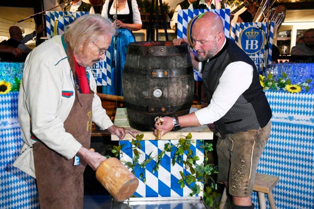 Frank Zander und Björn Schwarz beim Wiesn-Anstich zum Oktoberfest 2026 im Hofbräu Berlin. Berlin, 19.09.2026