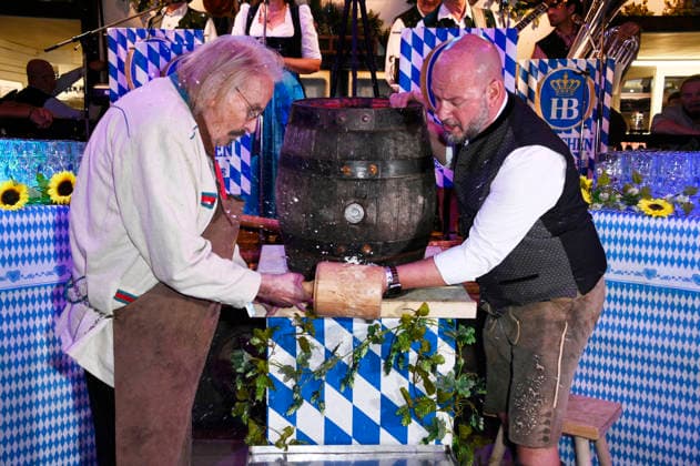 Frank Zander und Björn Schwarz beim Wiesn-Anstich zum Oktoberfest 2026 im Hofbräu Berlin. Berlin, 19.09.2026