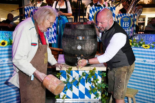 Frank Zander und Björn Schwarz beim Wiesn-Anstich zum Oktoberfest 2026 im Hofbräu Berlin. Berlin, 19.09.2026