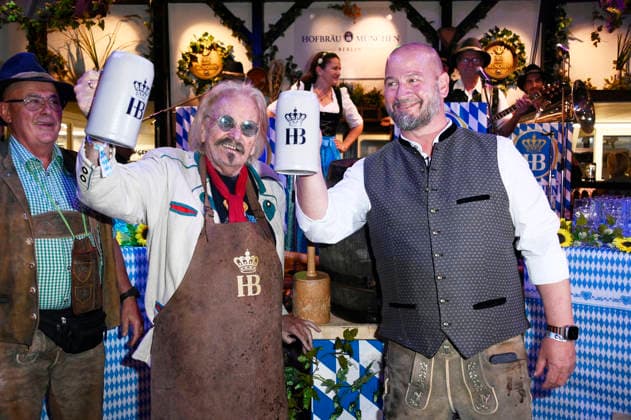 Frank Zander und Björn Schwarz beim Wiesn-Anstich zum Oktoberfest 2026 im Hofbräu Berlin. Berlin, 19.09.2026