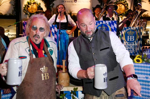 Frank Zander und Björn Schwarz beim Wiesn-Anstich zum Oktoberfest 2026 im Hofbräu Berlin. Berlin, 19.09.2026