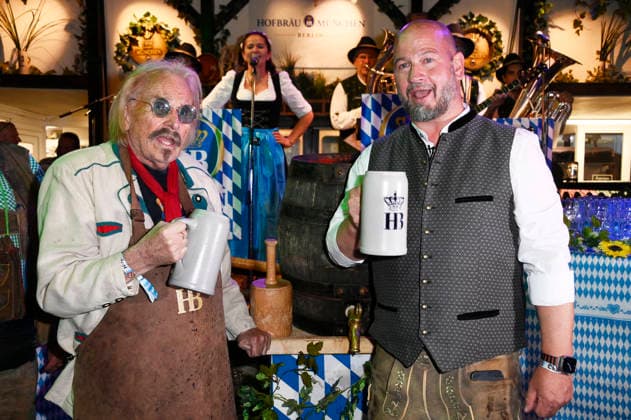 Frank Zander und Björn Schwarz beim Wiesn-Anstich zum Oktoberfest 2026 im Hofbräu Berlin. Berlin, 19.09.2026