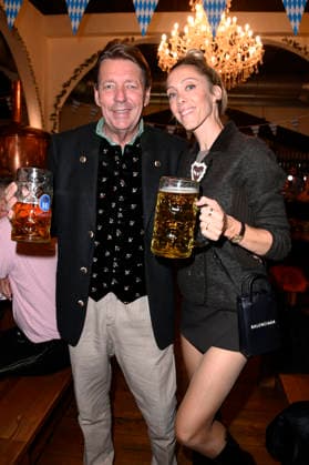 Peter Wolf mit Ehefrau Melanie Wolf beim Wiesn-Anstich zum Oktoberfest 2026 im Hofbräu Berlin. Berlin, 19.09.2026