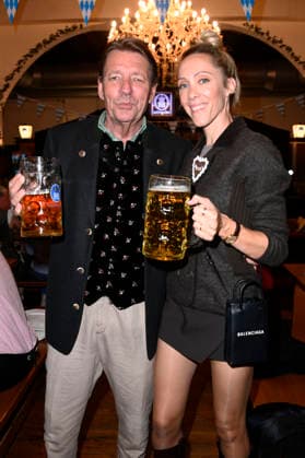 Peter Wolf mit Ehefrau Melanie Wolf beim Wiesn-Anstich zum Oktoberfest 2026 im Hofbräu Berlin. Berlin, 19.09.2026