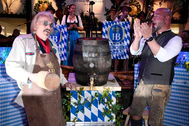 Frank Zander und Björn Schwarz beim Wiesn-Anstich zum Oktoberfest 2026 im Hofbräu Berlin. Berlin, 19.09.2026