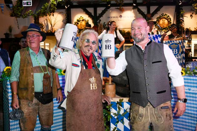 Frank Zander und Björn Schwarz beim Wiesn-Anstich zum Oktoberfest 2026 im Hofbräu Berlin. Berlin, 19.09.2026