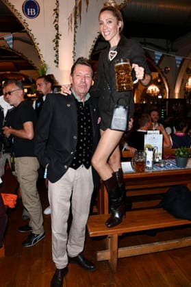 Peter Wolf mit Ehefrau Melanie Wolf beim Wiesn-Anstich zum Oktoberfest 2026 im Hofbräu Berlin. Berlin, 19.09.2026