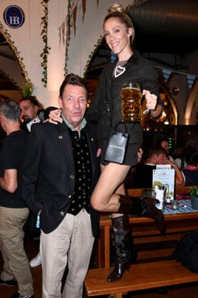 Peter Wolf mit Ehefrau Melanie Wolf beim Wiesn-Anstich zum Oktoberfest 2026 im Hofbräu Berlin. Berlin, 19.09.2026