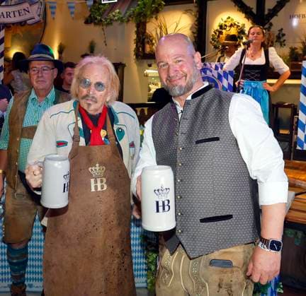 Frank Zander beim Fassanstich O™zapft is die Zweite! beim Fassanstich mit Frank Zander beim Oktoberfest im Hofbräuhaus Berlin.