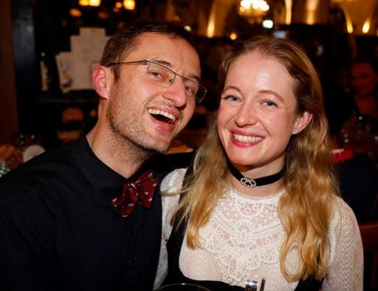 Florian Löhlein mit Begleitung O™zapft is die Zweite! beim Fassanstich mit Frank Zander beim Oktoberfest im Hofbräuhaus Berlin.