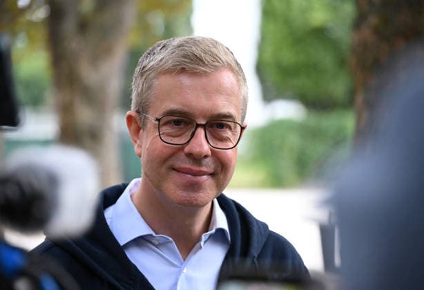 CDU lead candidate Stefan Evers casts his ballot in Berlin BERLIN, GERMANY – SEPTEMBER 20: CDU lead candidate Stefan Evers speaks with journalists after casts his ballot at a polling station in Berlin, Germany, on September 20, 2026. The Berlin House of Representatives election takes place on September 20, 2026. Volodymyr Sindieiev Anadolu Berlin Germany. Editorial use only. Please get in touch for any other usage.  Copyright: x2026xAnadoluxVolodymyrxSindieievx