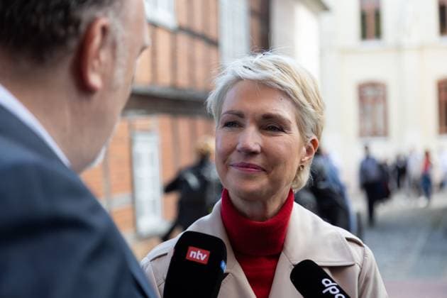 September 20, 2026, Schwerin, Germany: SCHWERIN, GERMANY, SEPTEMBER 20, 2026: Mecklenburg-Vorpommern Minister-President Manuela Schwesig of the Social Democratic Party (SPD) arrives with her husband, Stefan Schwesig, to cast her ballot at a polling station in Schwerin during the Mecklenburg-Vorpommern state election. Voters across the state are electing members of the regional parliament on Sunday. Schwerin Germany  - ZUMAq101 20260920_zna_q101_032 Copyright: xSomayaxAbdelrahmanx
