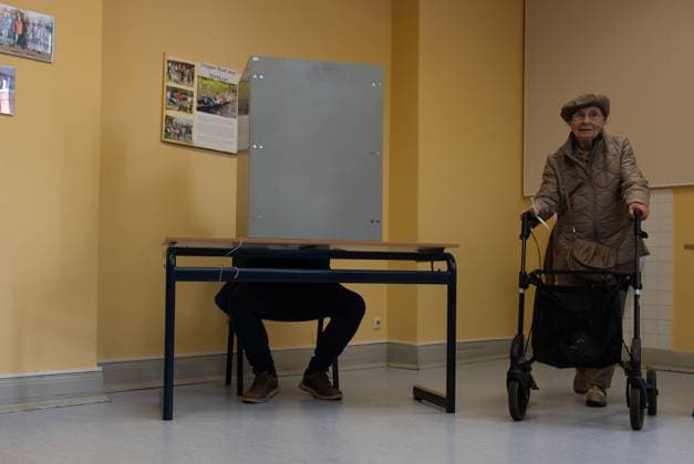 September 20, 2026, Schwerin, Germany: SCHWERIN, GERMANY, SEPTEMBER 20, 2026: Mecklenburg-Vorpommern Minister-President Manuela Schwesig of the Social Democratic Party (SPD) arrives with her husband, Stefan Schwesig, to cast her ballot at a polling station in Schwerin during the Mecklenburg-Vorpommern state election. Voters across the state are electing members of the regional parliament on Sunday. Schwerin Germany - ZUMAq101 20260920_zna_q101_033 Copyright: xSomayaxAbdelrahmanx