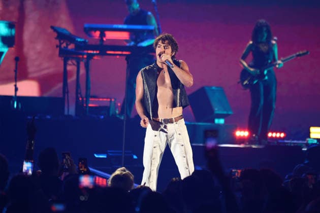 Benson Boone performs on stage during the iHeartRadio Music Festival Concerts at T-Mobile Arena in Las Vegas, Nevada on Saturday, September 19, 2026.  LAV20260919004 JAMESxATOA