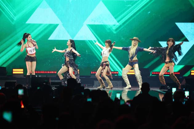 Korean pop group SSERAFIM performs on stage during the iHeartRadio Music Festival Concerts at T-Mobile Arena in Las Vegas, Nevada on Saturday, September 19, 2026.  LAV20260919016 JAMESxATOA