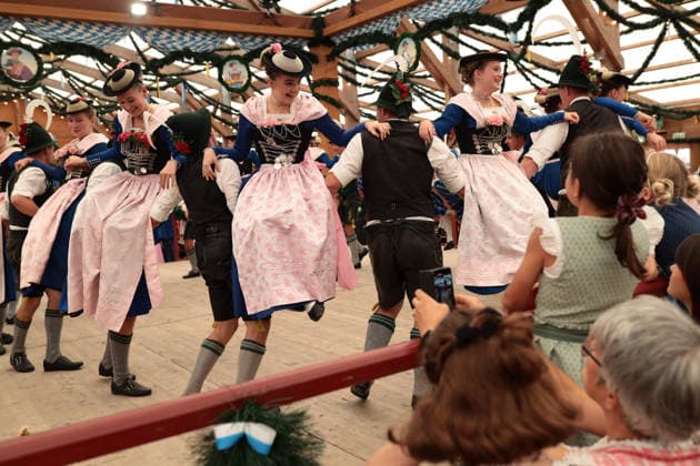 September 20, 2026, Munich, Bavaria, Germany: On the second day of Oktoberfest, the worldÃ¢â‚¬â ¢s largest beer festival, people gather in Munich to watch the parade to the festival grounds. Munich Germany - ZUMAm309 20260920_zip_m309_031 Copyright: xJuliusxMortsix