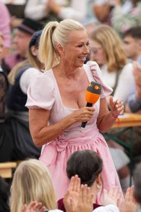 ZDF-Fernsehgarten 2026. Andrea Kiwi Kiewel im ZDF Fernsehgarten mit dem Motto Oktoberfest am 20.09.2026 in Mainz. Mainz ZDF Fernsehgarten Rheinland-Pfalz