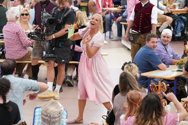 ZDF-Fernsehgarten 2026. Andrea Kiwi Kiewel im ZDF Fernsehgarten mit dem Motto Oktoberfest am 20.09.2026 in Mainz. Mainz ZDF Fernsehgarten Rheinland-Pfalz