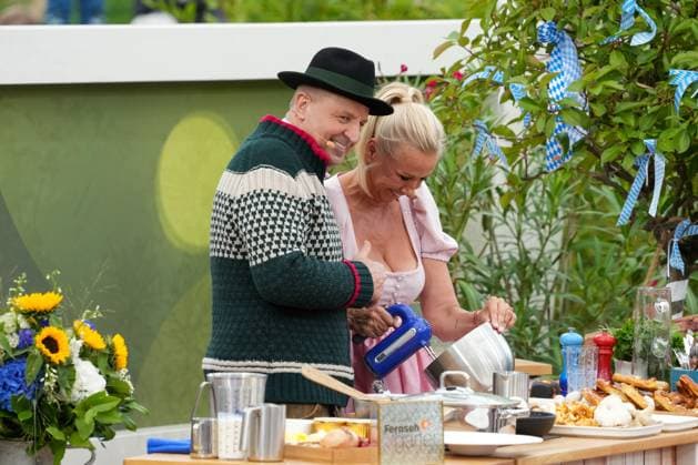 ZDF-Fernsehgarten 2026. Koch Johann Lafer und Andrea Kiwi Kiewel im ZDF Fernsehgarten mit dem Motto Oktoberfest am 20.09.2026 in Mainz. Mainz ZDF Fernsehgarten Rheinland-Pfalz