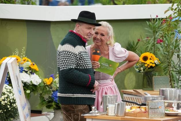 ZDF-Fernsehgarten 2026. Koch Johann Lafer und Andrea Kiwi Kiewel im ZDF Fernsehgarten mit dem Motto Oktoberfest am 20.09.2026 in Mainz. Mainz ZDF Fernsehgarten Rheinland-Pfalz