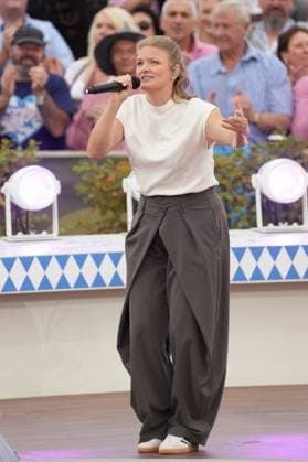 ZDF-Fernsehgarten 2026. Musikerin Caro Fux im ZDF Fernsehgarten mit dem Motto Oktoberfest am 20.09.2026 in Mainz. Mainz ZDF Fernsehgarten Rheinland-Pfalz