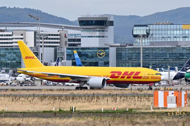 20.09.2026, xsvx, Reise, Urlaub,Wirtschaft, emwir, D-AEAJ, DHL Aviation, Deutschland, Post Airbus A300B4-622R(F), DHL-Standardlackierung, 3C542A, 2 × Pratt & Whitney PW4158 Turbofan-Triebwerke, Baujahr 1992, Seriennummer 641, Ehemalige Kennung JA8559, Umbau vom Passagierflugzeug zum Frachtflugzeug 2013, Betrieben durch European Air Transport Leipzig auf dem Rollfeld nach der Landung Frankfurt