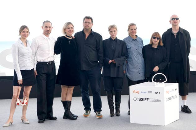 Frida-Lovisa Hamann, Clemens Schick, Ulrike Tony Vahl, Piotr Sobocinski Jr., Jella Haase, Martina Haubrich, Ewa Puszczynska und Gast beim Photocall zum Kinofilm Krux auf dem 74. Internationalen Filmfestival San Sebastian Festival Internacional de Cine de San Sebastian auf der Kursaal Terasse. San Sebastian, 20.09.2026