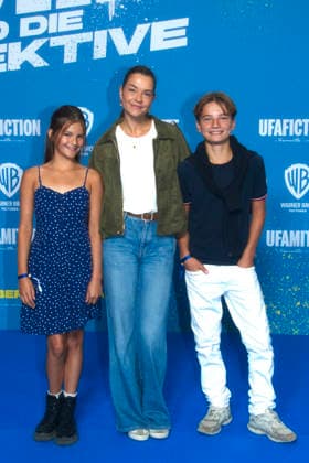 Emil und die Detektive , Filmpremiere im Kino in der Kulturbrauerei, Berlin, 20.09.2026 Susan oecke, mit den Kindern Luisa und Niklas Karpf, EMIL und die Detektive , Weltpremiere im Kino in der Kulturbrauerei, Berlin, 20.09.2026 Berlin Kino in der Kulturbrauerei Deutschland, germany Copyright: xChristianxBehringx