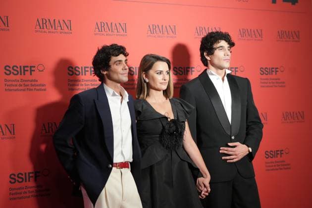 Red Carpet for *La bola negra* by Los Javis at the San Sebastián Film Festival I D Director and screenwriter Javier Ambrossi, actress Penélope Cruz, and director and screenwriter Javier Calvo on the red carpet for *La bola negra*, at the Victoria Eugenia Theater, on September 20, 2026, in San Sebastián, Guipúzcoa, Basque Country, Spain. *La bola negra* adapts and expands upon an unfinished play by Federico García Lorca. It tells three stories of men from different eras, connected by sexuality, desire, pain, and legacy. The film opens in Spanish theaters on September 25 and has been selected by the Spanish Film Academy to represent Spain at the upcoming Academy Awards. SEPTEMBER 20, 2026, San Sebastián, Guipúzcoa, Basque Country, Spain. San Copyright: xUnanuex 7788964