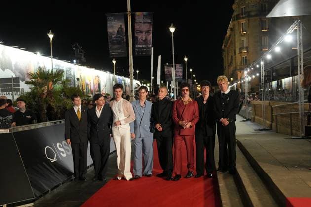 Red carpet for *La bola negra* by Los Javis at the San Sebastián Film Festival Red carpet for *La bola negra* at the Victoria Eugenia Theater on September 20, 2026, in San Sebastián, Guipúzcoa, Basque Country, Spain. *La bola negra* adapts and expands upon an unfinished play by Federico García Lorca. It tells three stories of men from different eras, connected by sexuality, desire, pain, and legacy. The film premieres in Spanish theaters on September 25 and has been selected by the Spanish Film Academy to represent Spain at the upcoming Academy Awards. SEPTEMBER 20, 2026 San Sebastián, Guipúzcoa, Basque Country, Spain San Sebastián, Guipúzcoa, Country V, Spain Copyright: xUnanuex 7789120