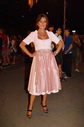Dagmar Woehrl beim Wiesn Almauftrieb auf dem Oktoberfest am 20.09.2026 in Muenchen Dagmar Woehrl during the 2026 Oktoberfest in front of the Almauftrieb at Theresienwiese on September 20, 2026 in Munich, Germany Oktoberfest Almauftrieb in Muenchen