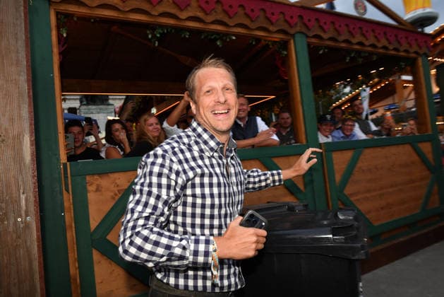 Oliver Pocher beim Wiesn Almauftrieb auf dem Oktoberfest am 20.09.2026 in Muenchen Oliver Pocher during the 2026 Oktoberfest in front of the Almauftrieb at Theresienwiese on September 20, 2026 in Munich, Germany Oktoberfest Almauftrieb in Muenchen