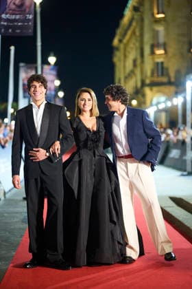 74th San Sebastian International Film Festival: La Bola Negra Red Carpet Javier Calvo, Penelope Cruz, Javier Ambrossi attended La Bola Negra Red Carpet during 74th San Sebastian International Film Festival at Victoria Eugenia Theatre on September 20, 2026 in Donostia San Sebastian, Spain Photo by IMAGO MPG Donostia San Sebastian Victoria Eugenia Theatre Euskadi Spain  Copyright: xMPGx