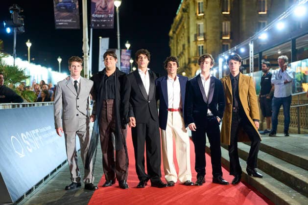 74th San Sebastian International Film Festival: La Bola Negra Red Carpet Miguel Bernardeau, Carlos Gonzalez, Javier Calvo, Javier Ambrossi, Guitarricadelafuente (Ãlvaro Lafuente Calvo), Milo Quifes attended La Bola Negra Red Carpet during 74th San Sebastian International Film Festival at Victoria Eugenia Theatre on September 20, 2026 in Donostia San Sebastian, Spain Photo by IMAGO MPG Donostia San Sebastian Victoria Eugenia Theatre Euskadi Spain  Copyright: xMPGx